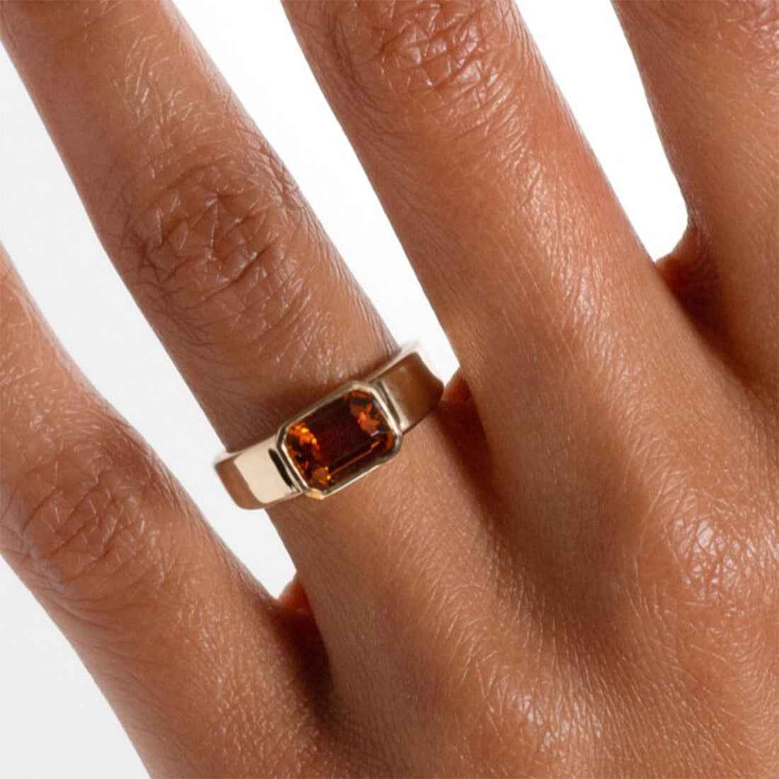 Ceylon Emerald Cut Golden Tourmaline 18K Yellow Gold Ring