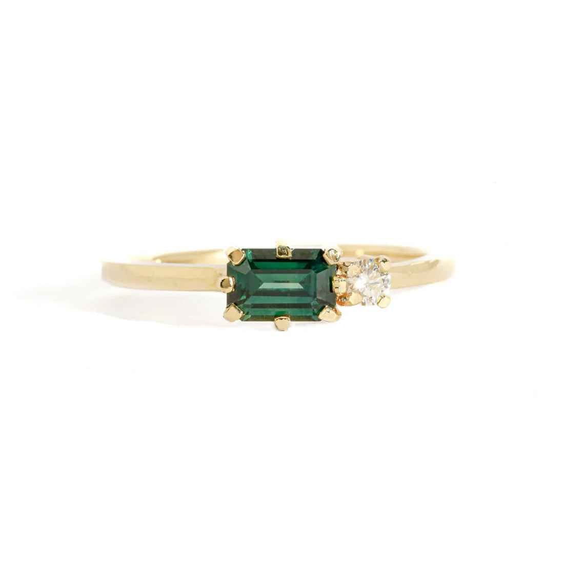 Ceylon Teal Sapphire White Diamond 18K Yellow Gold Ring