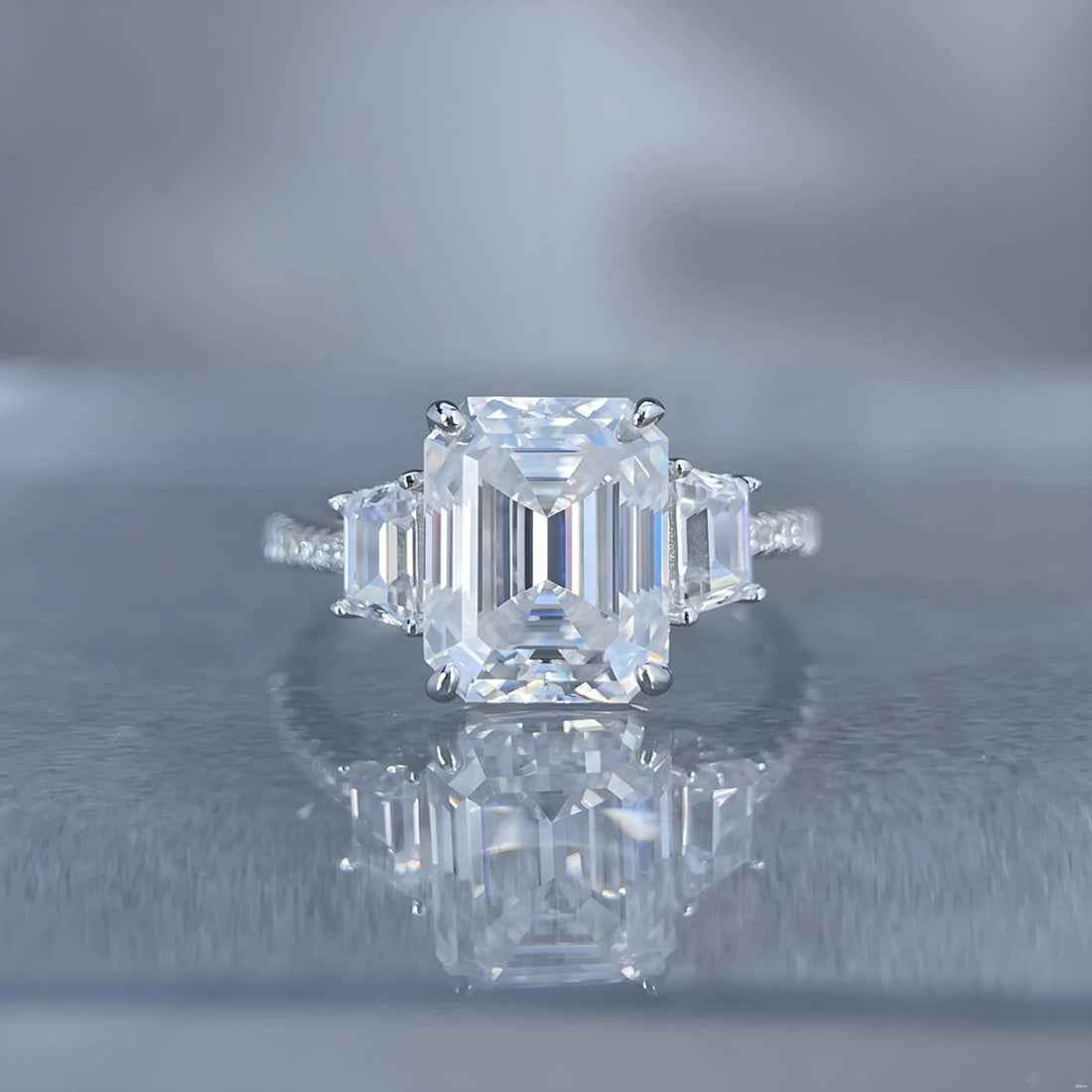 Ceylon Emerald Cut Moissanite Three Stone Sterling Silver 4ct Ring(副本)