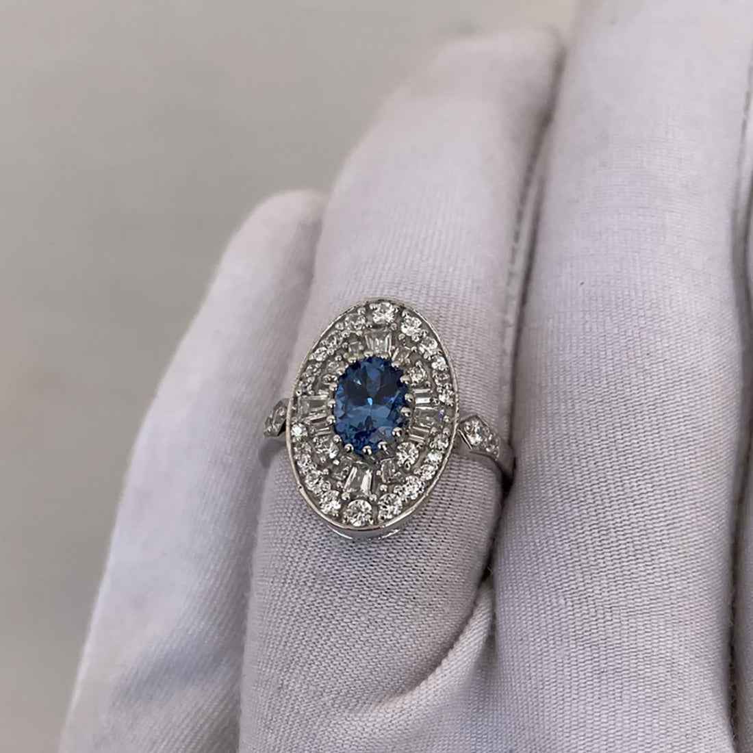 Ceylon Vintage Sapphire Cluster 18K White Gold Ring