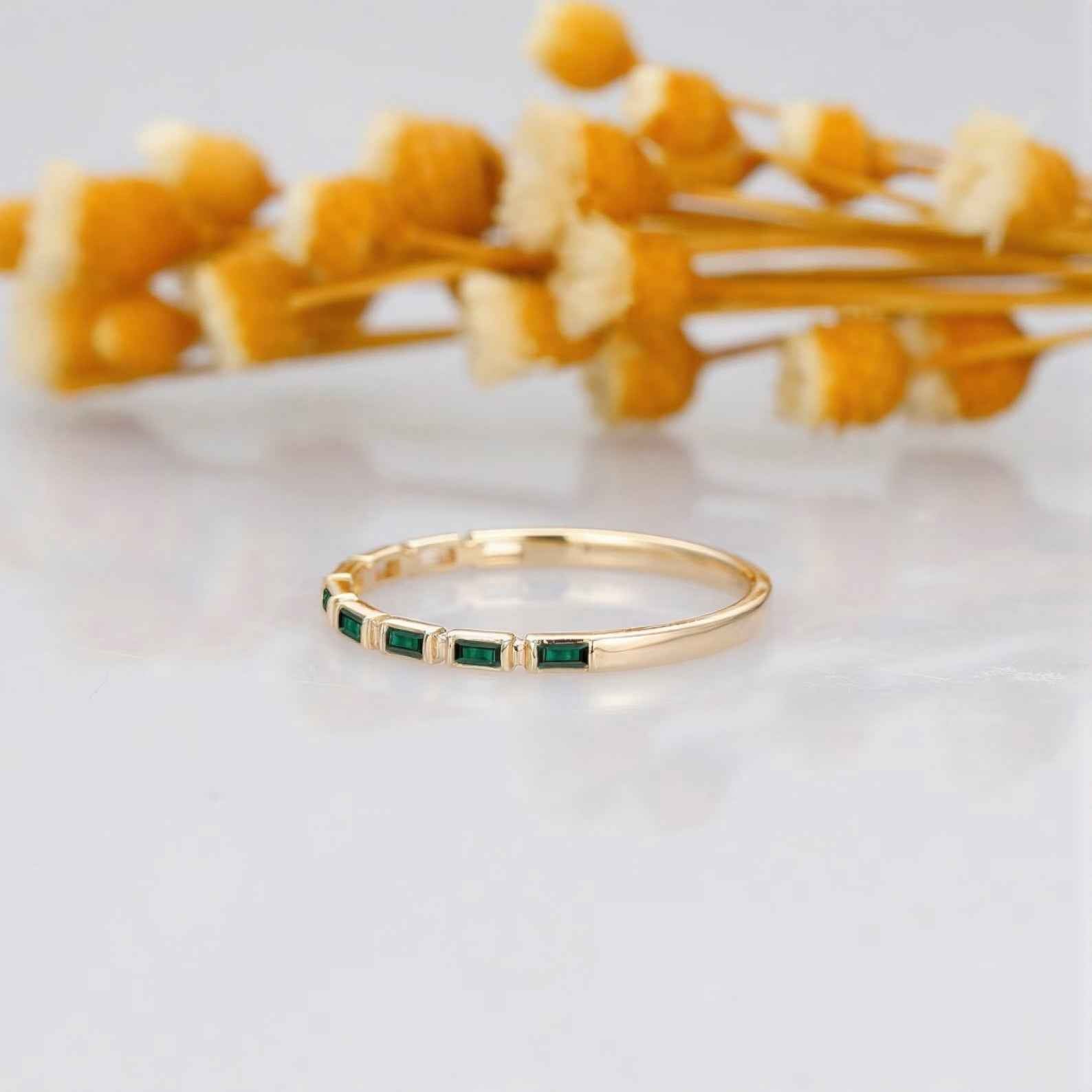Ceylon Emerald Baguette Sleek 18K YellowGold Ring