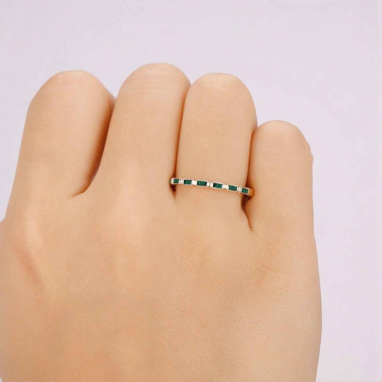 Ceylon Emerald Baguette Sleek 18K YellowGold Ring