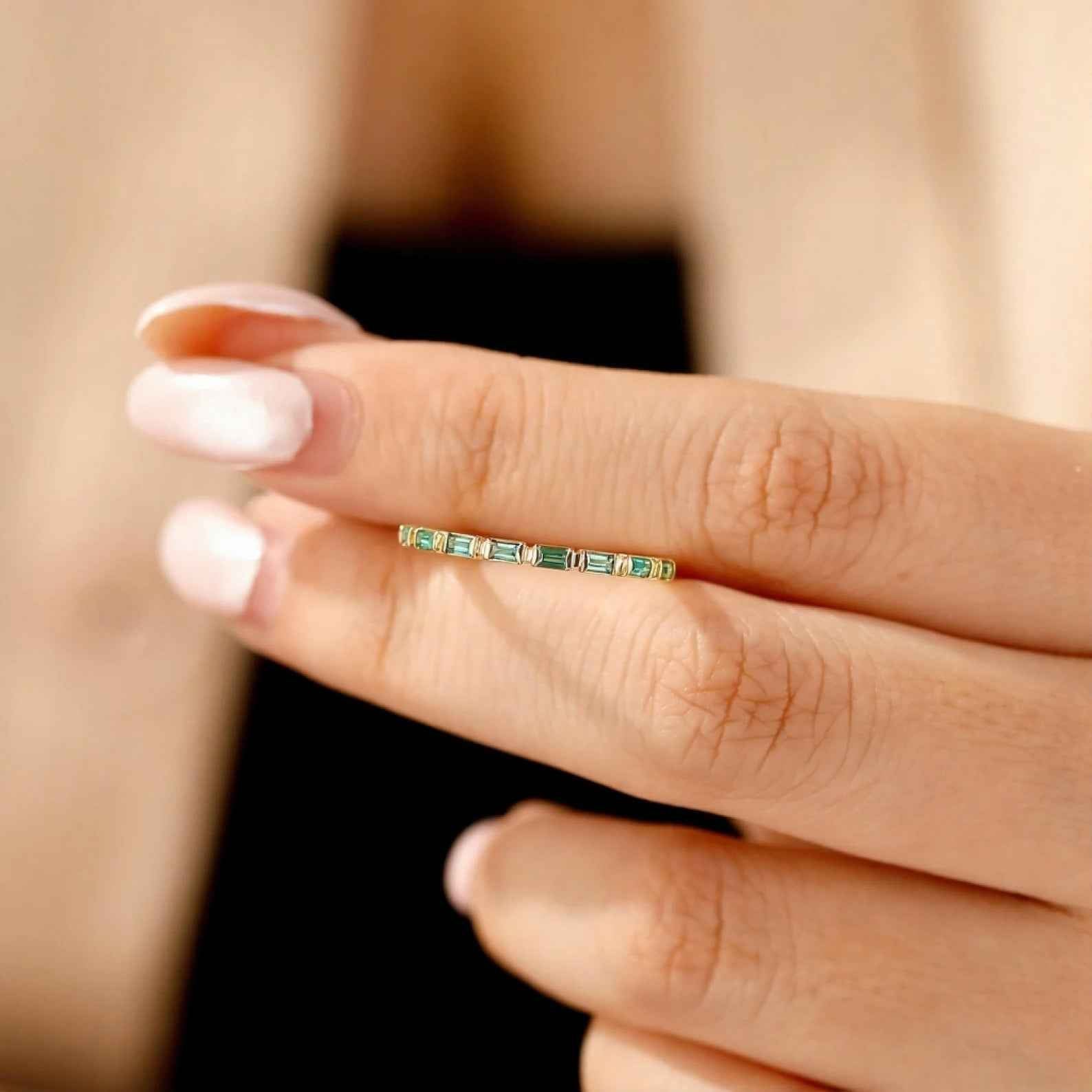 Ceylon Emerald Baguette Sleek 18K YellowGold Ring