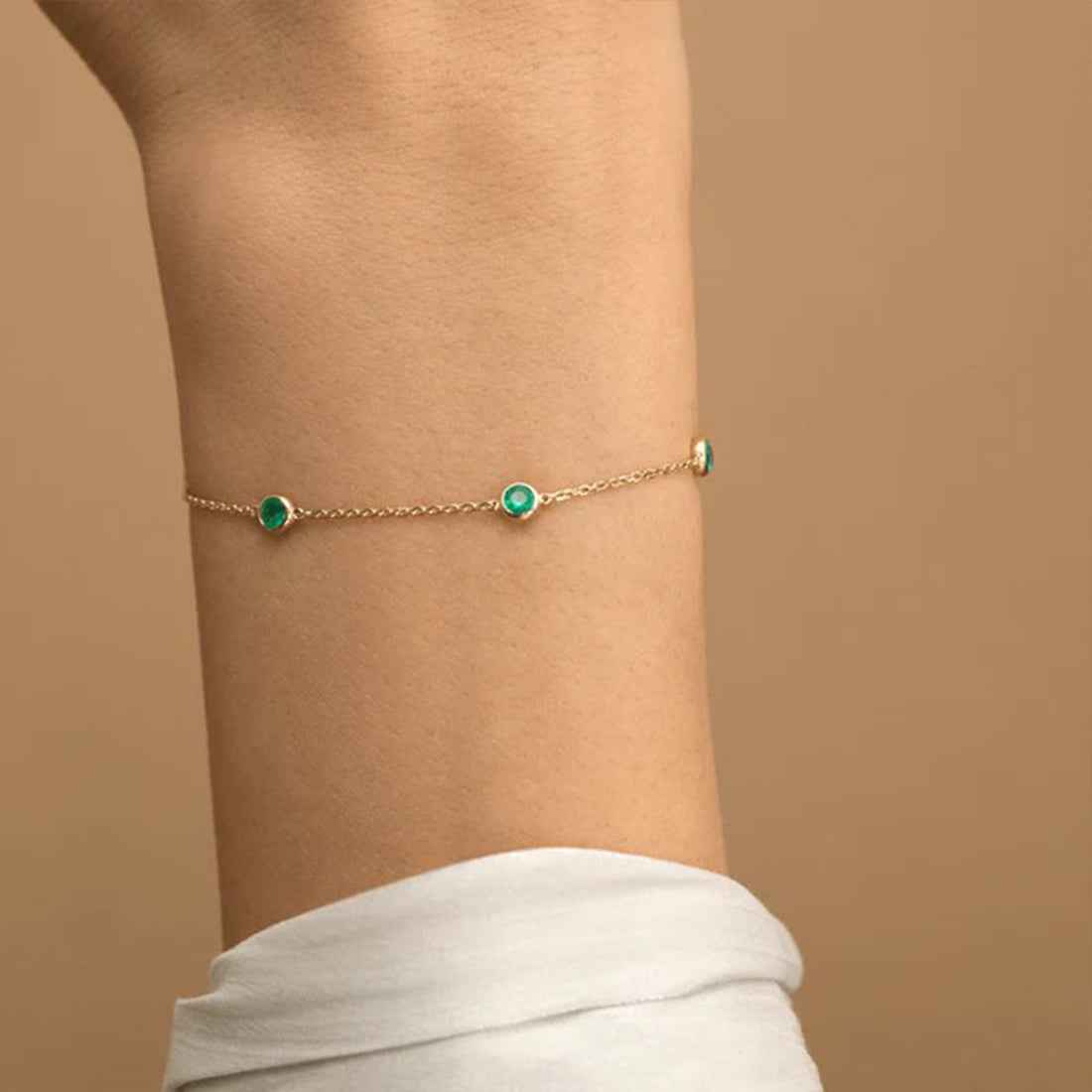 Ceylon Verde Emerald Birthstone Solid Gold Station Bracelet