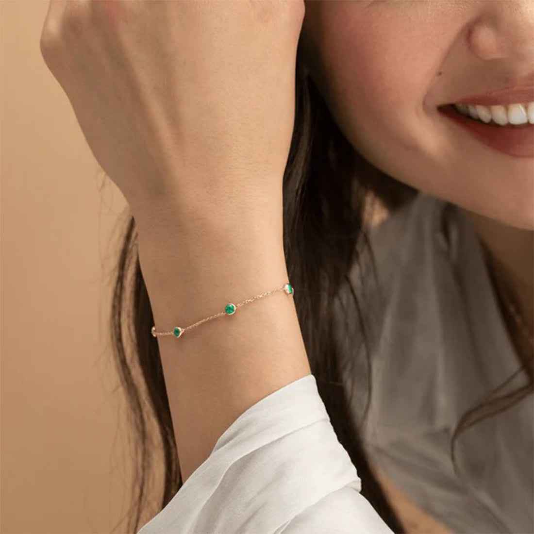 Ceylon Verde Emerald Birthstone Solid Gold Station Bracelet