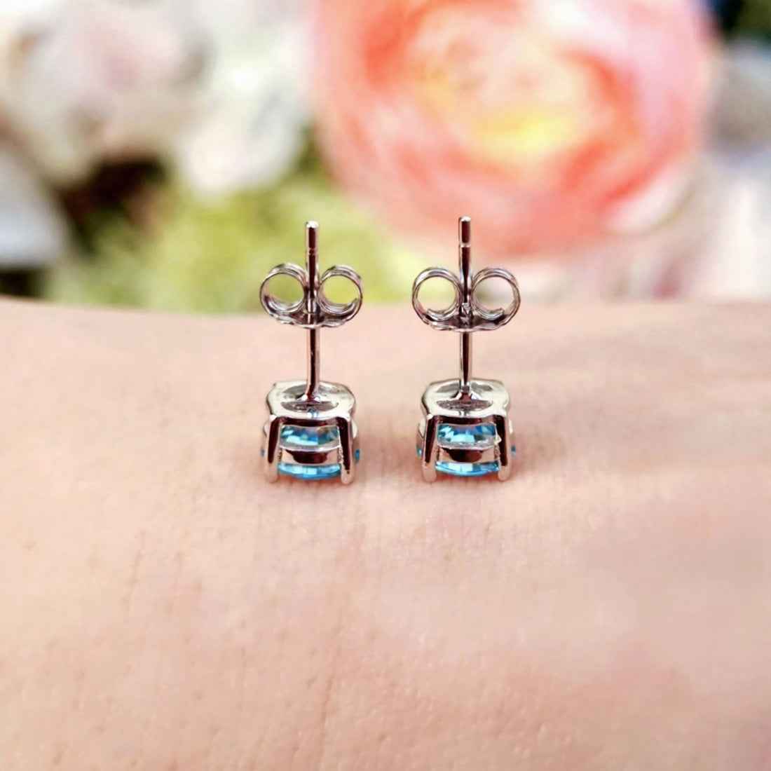 Ceylon Swiss Blue Stud 18K White Gold Topaz Earrings