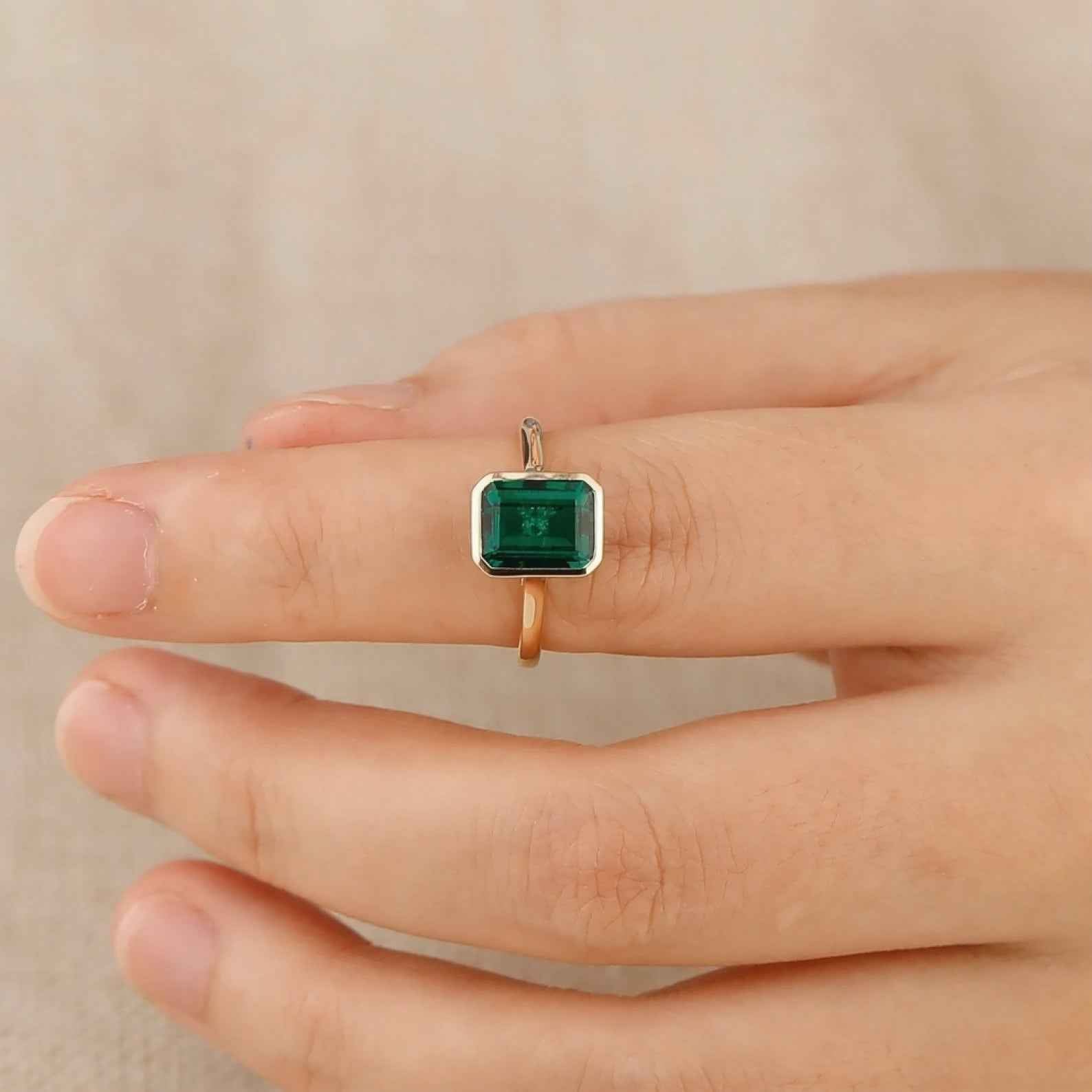 Ceylon Lanka Emerald Elite 18K Yellow Gold Ring