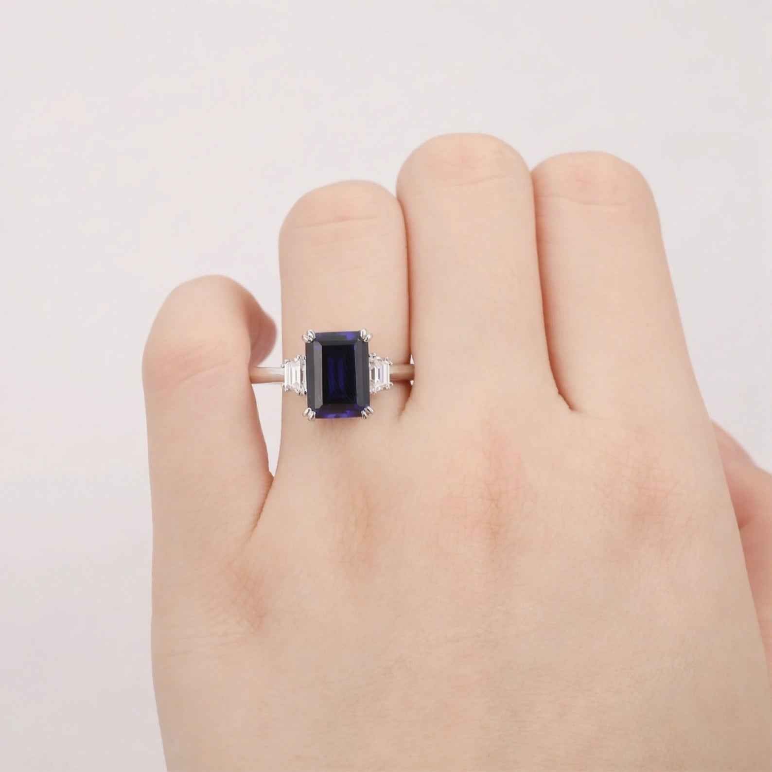 Ceylon Lanka Royal Blue Sapphire Luxe 18K White Gold Ring