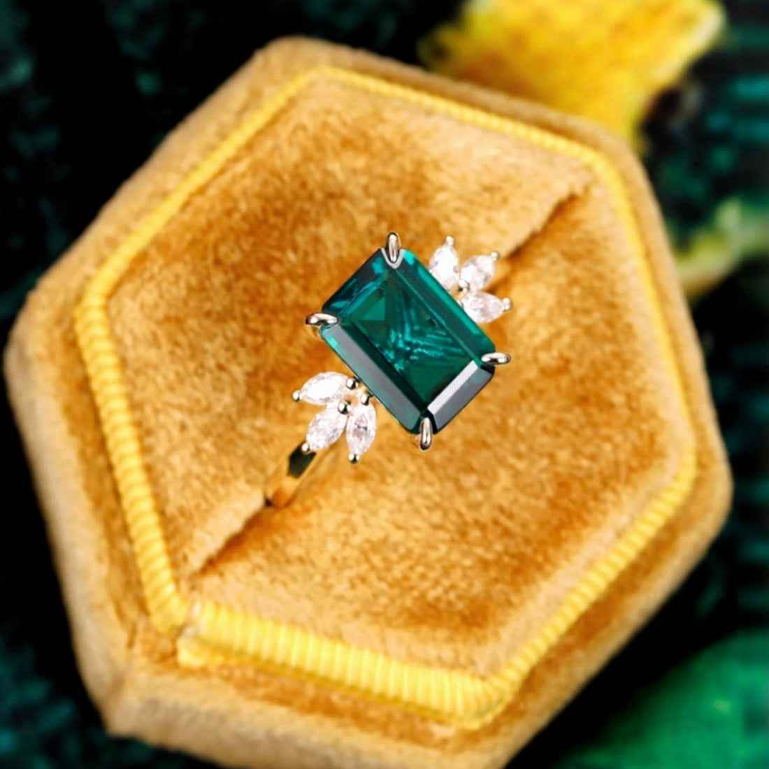 Ceylon Lanka Emerald Dual 18K Yellow Gold Ring