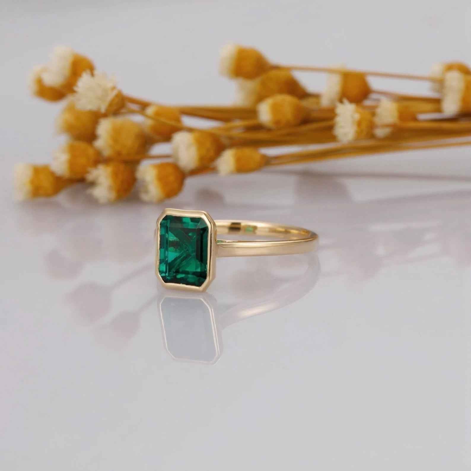 Ceylon Lanka Emerald Elite 18K Yellow Gold Ring