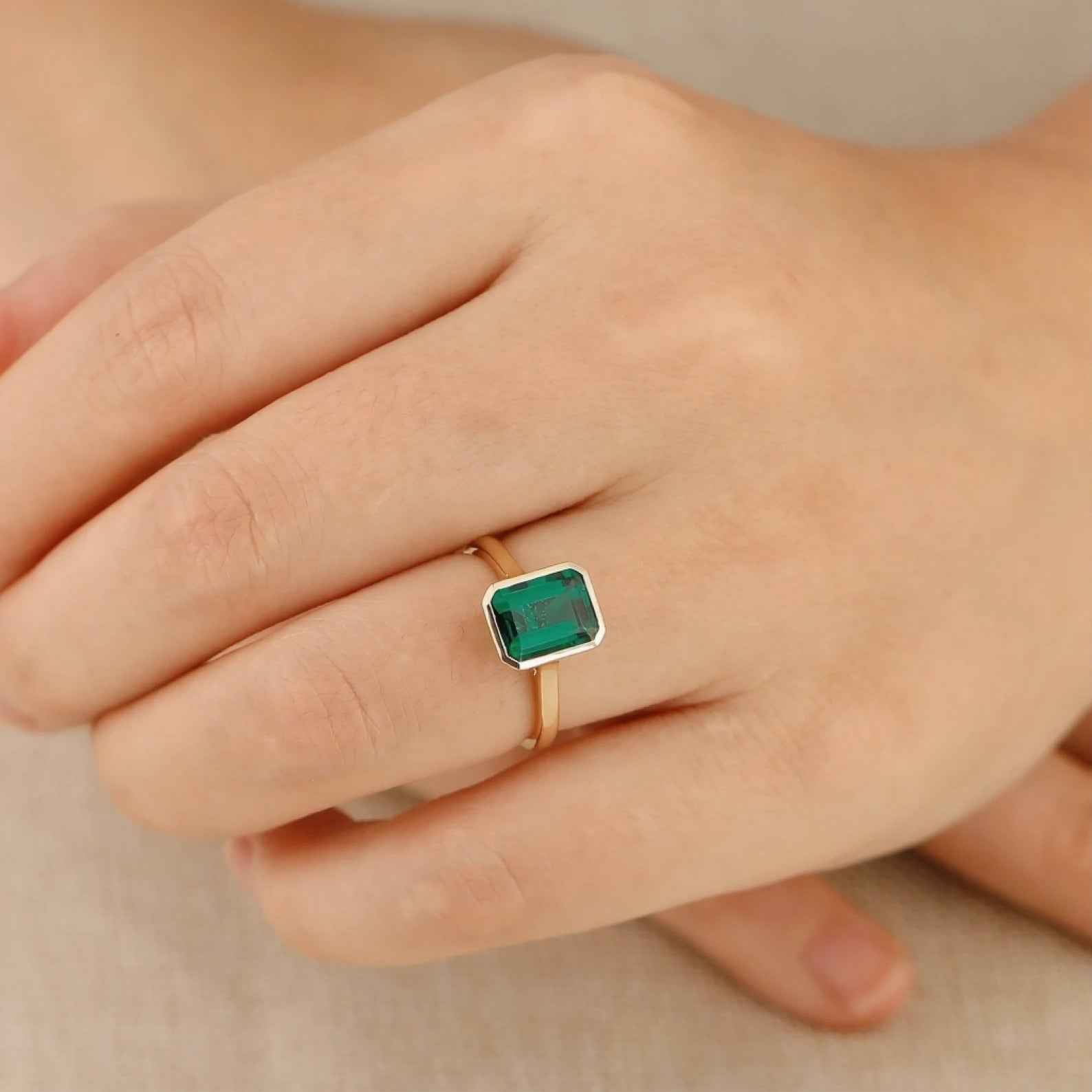 Ceylon Lanka Emerald Elite 18K Yellow Gold Ring