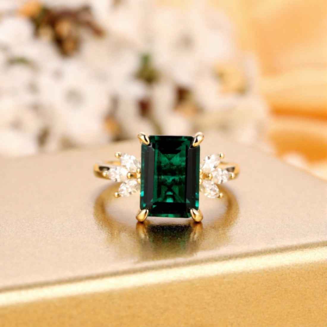 Ceylon Lanka Emerald Dual 18K Yellow Gold Ring