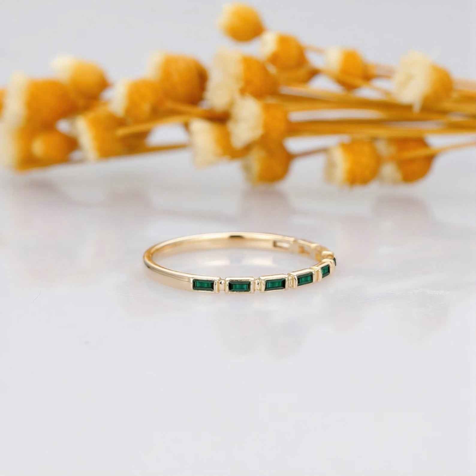 Ceylon Emerald Baguette Sleek 18K YellowGold Ring