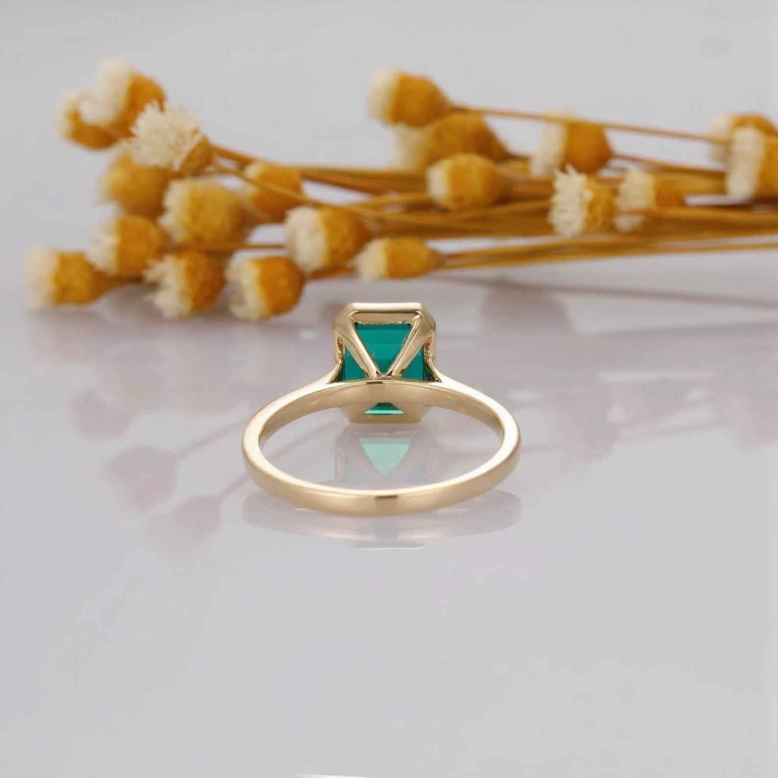 Ceylon Lanka Emerald Elite 18K Yellow Gold Ring