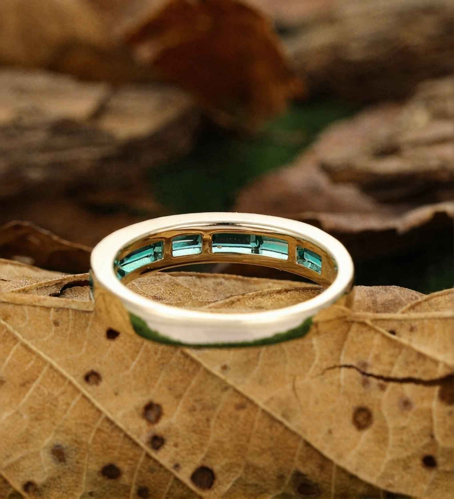 Ceylon Lanka Emerald Mini 18K Yellow Gold Ring