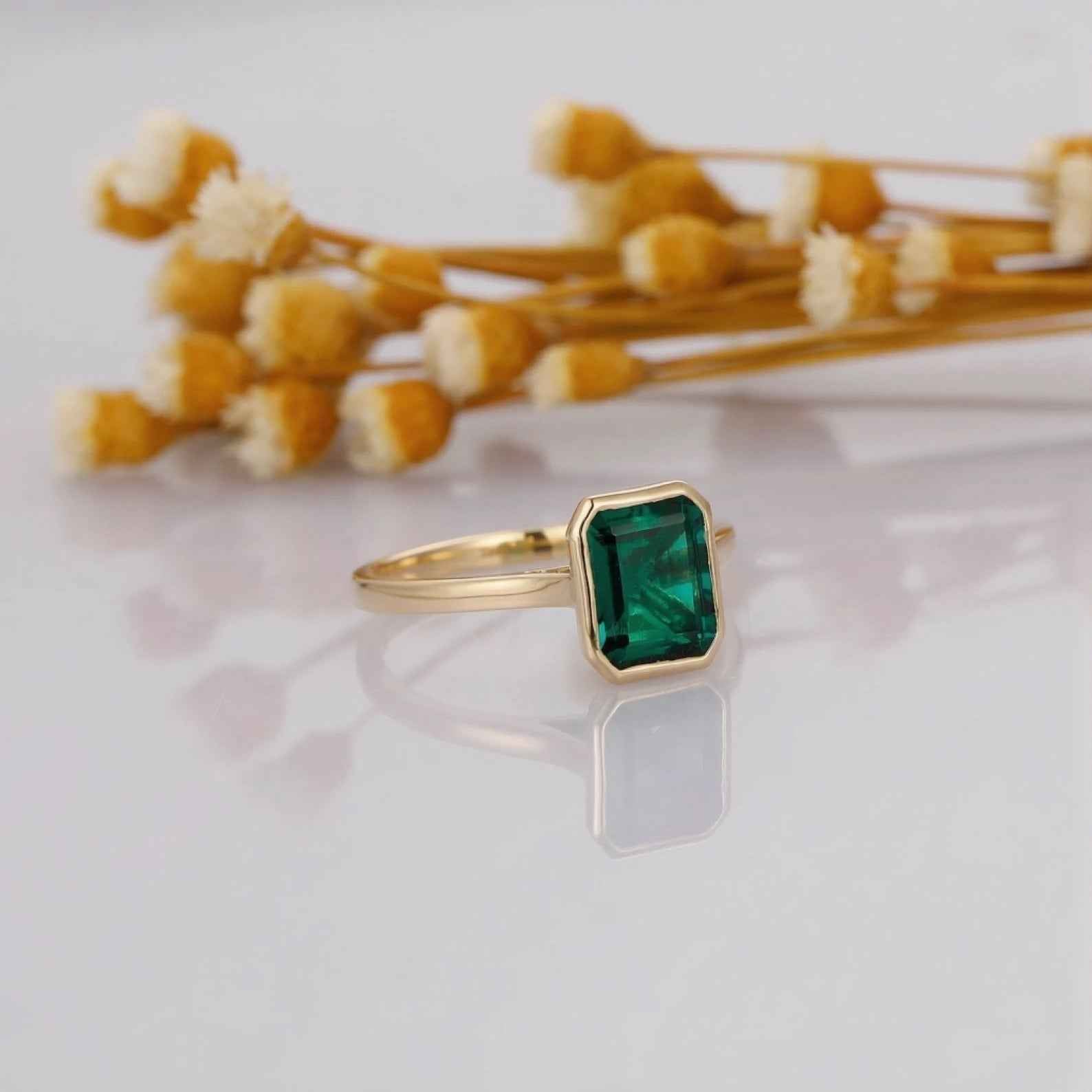 Ceylon Lanka Emerald Elite 18K Yellow Gold Ring