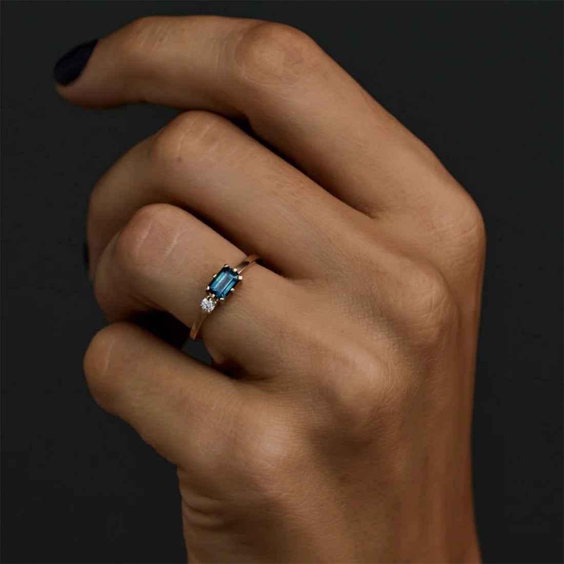 Ceylon Teal Sapphire White Diamond 18K Yellow Gold Ring