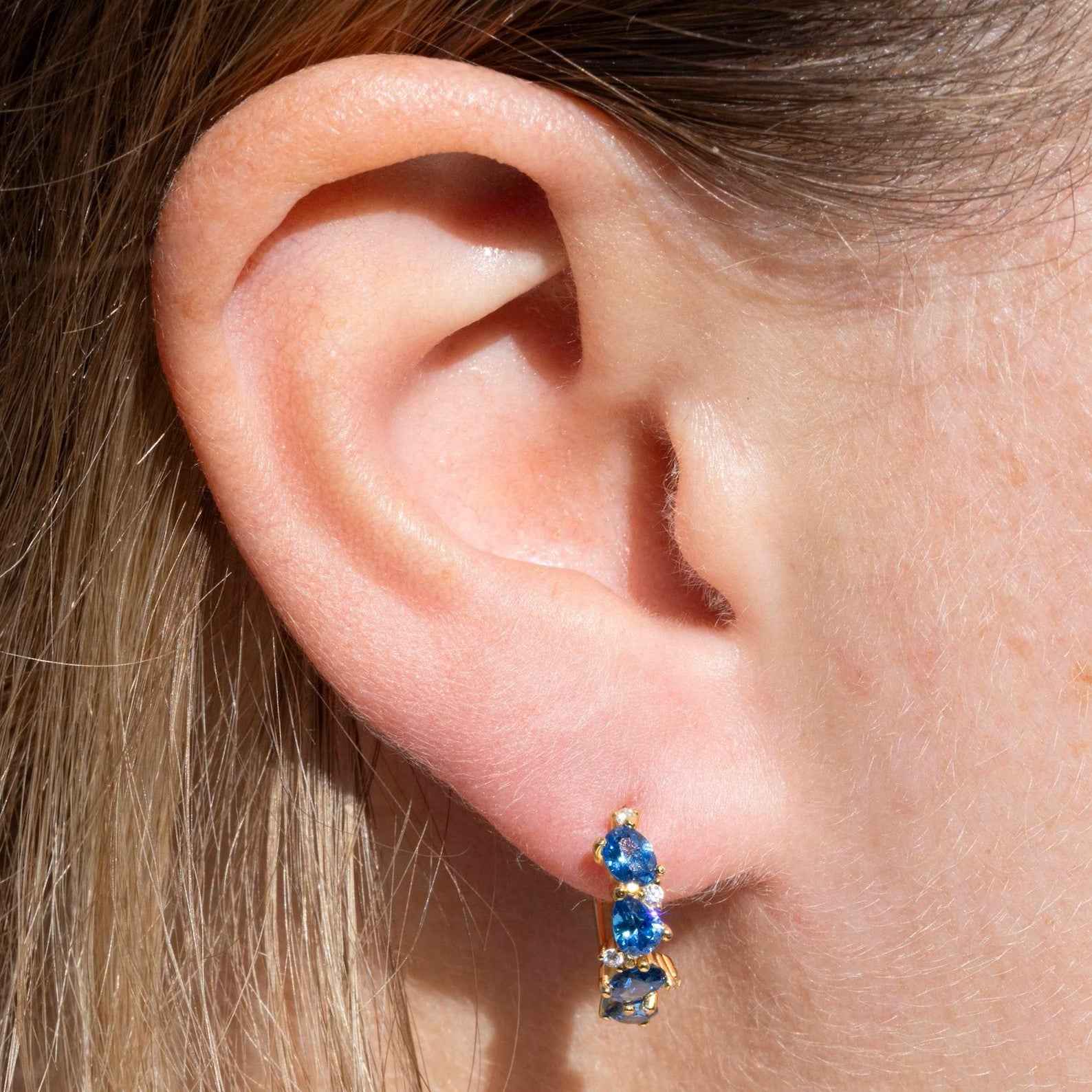 Ceylon Sapphire Craft Huggie 18K Yellow Gold Hoops