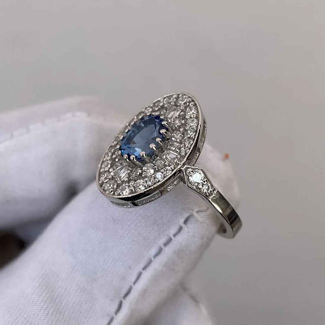 Ceylon Vintage Sapphire Cluster 18K White Gold Ring